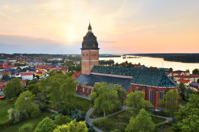 Resor fr�n Str�ngn�somr�det